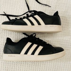 Adidas Grand Court Cloudfoam Comfort Sneakers. Size 8.5 woman’s casual shoes